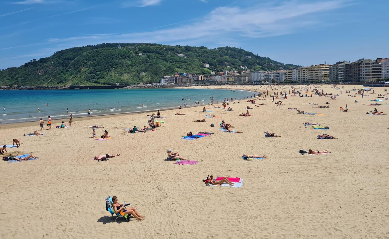 Photo de Plage de Zurriola avec sable beige fin de surface