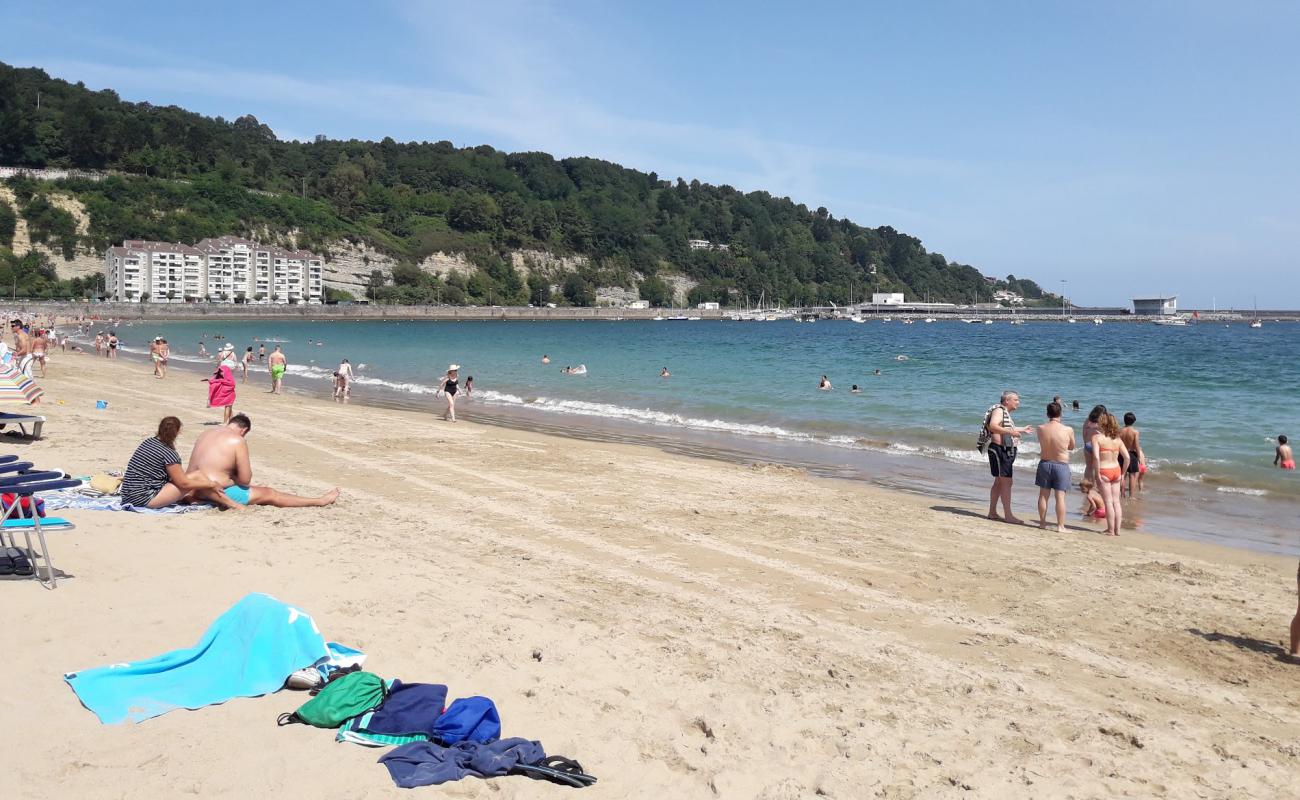 Photo de Plage de Hondarribia avec sable lumineux de surface