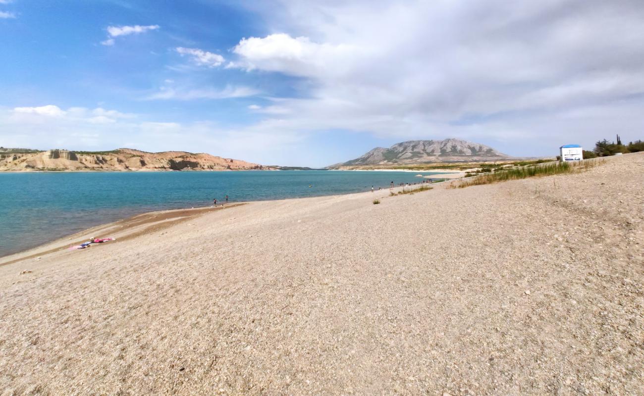 Photo de Playa De Freila avec sable gris avec caillou de surface