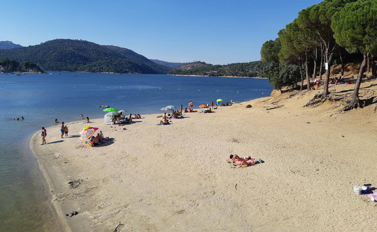 Photo de Playa del embalse avec sable beige de surface
