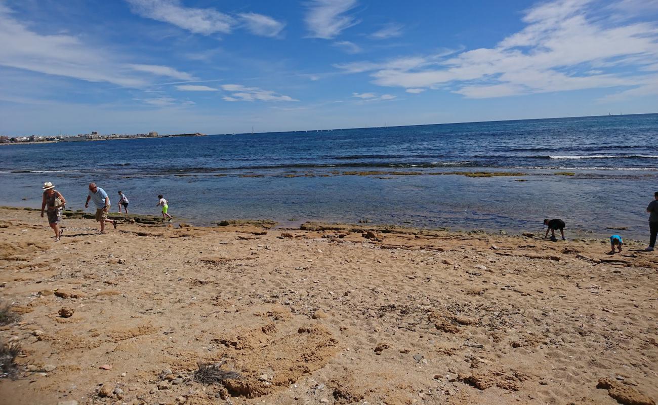 Photo de Playa Torrevieja avec roches de surface