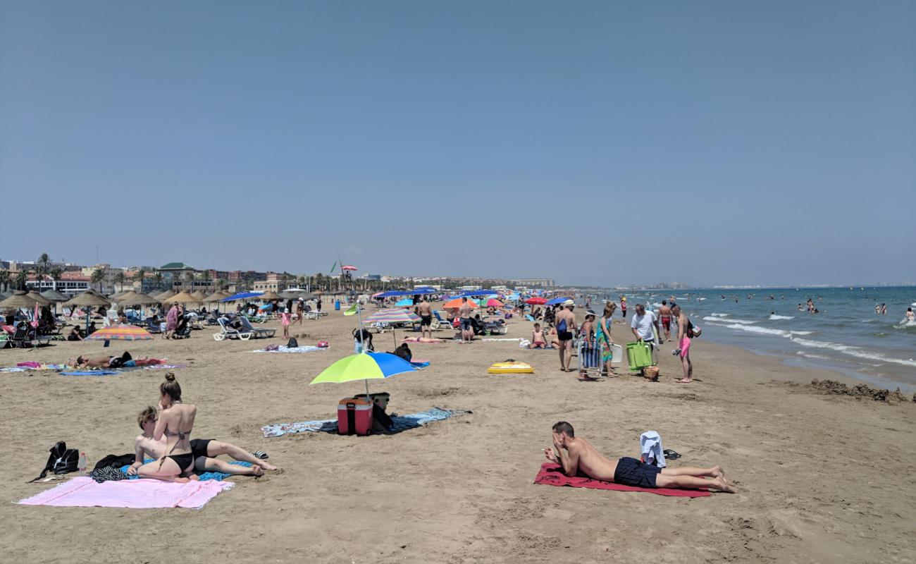 Photo de Plage de la Malva-rosa avec sable lumineux de surface