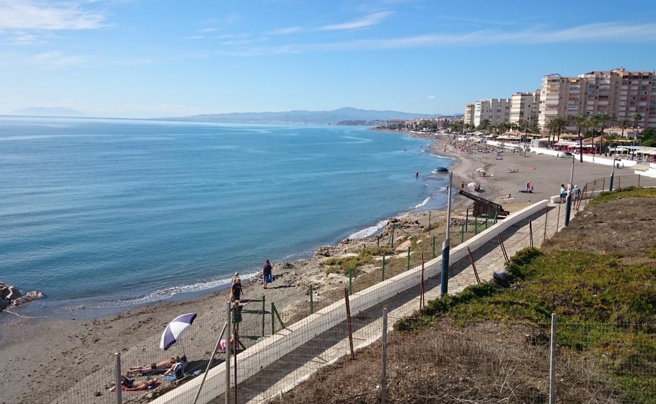 Photo de Plage de Torrox avec sable gris avec caillou de surface