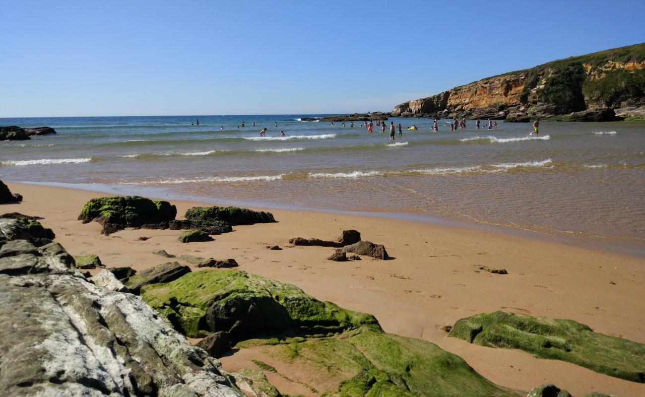 Photo de Playa de Galizano avec sable lumineux de surface