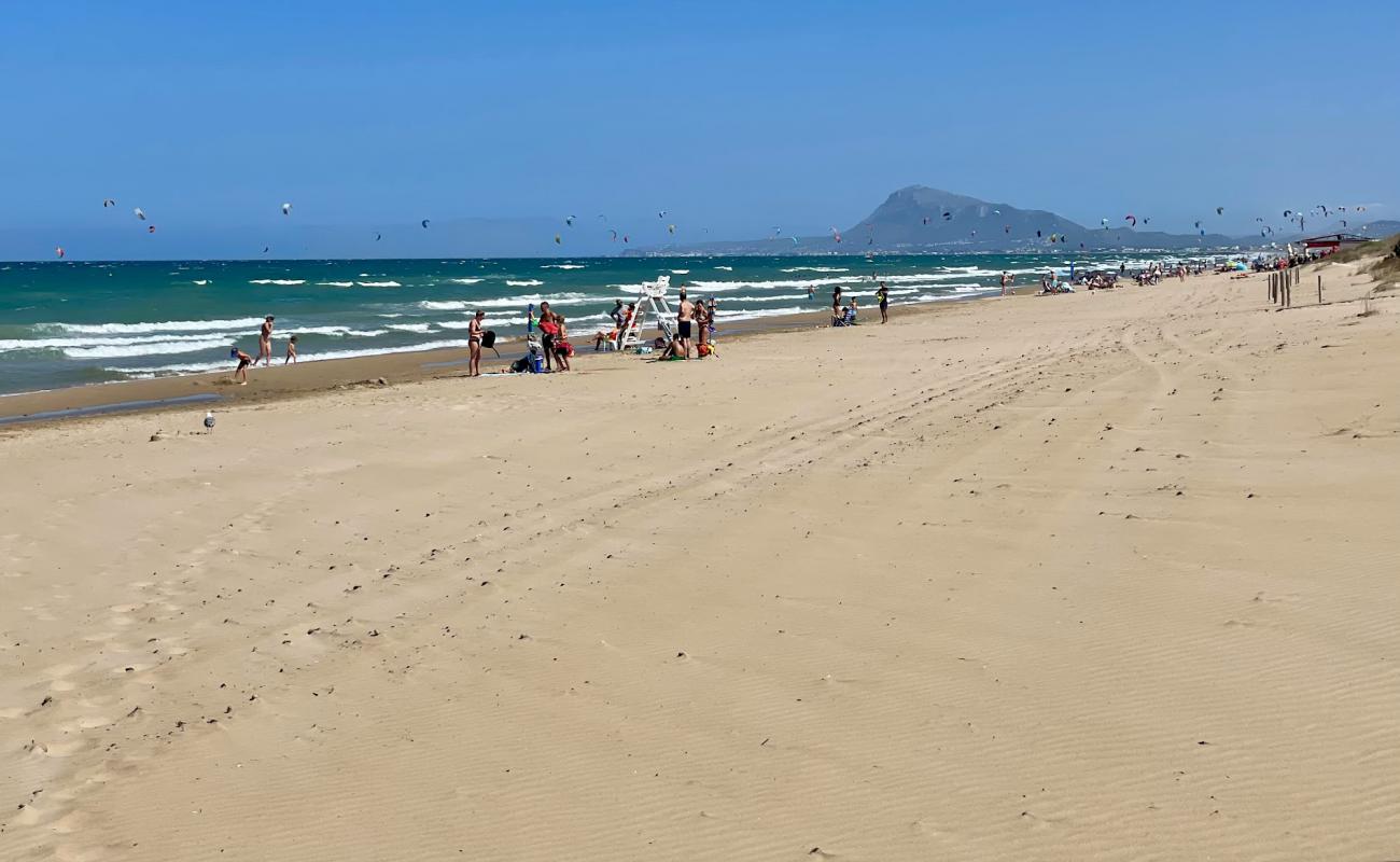 Photo de Plage d'Oliva avec sable lumineux de surface