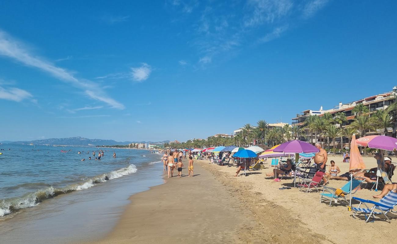 Photo de Plage de Cambrils avec sable beige de surface