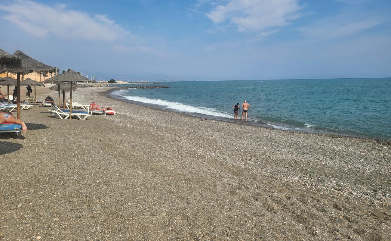 Photo de Plage de Guadalmar avec caillou fin gris de surface