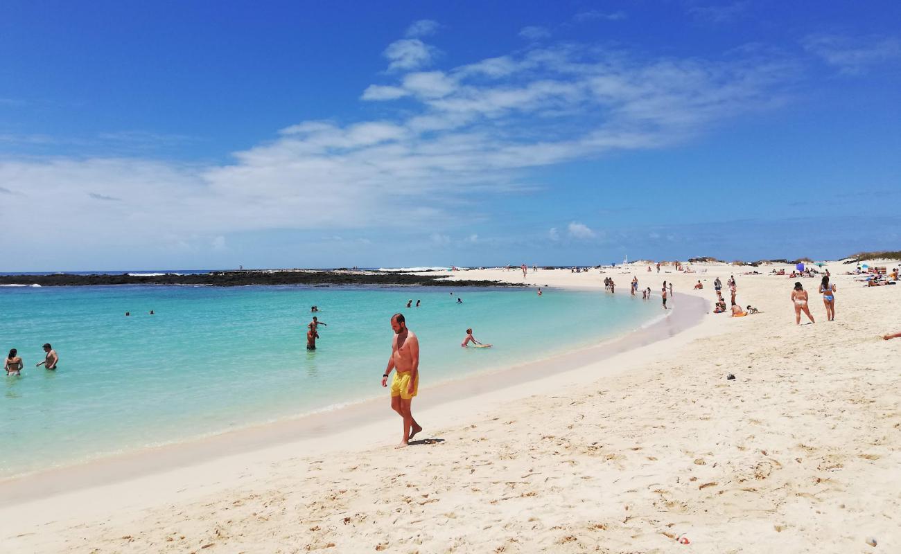 Photo de Plage de Cotillo avec sable beige de surface
