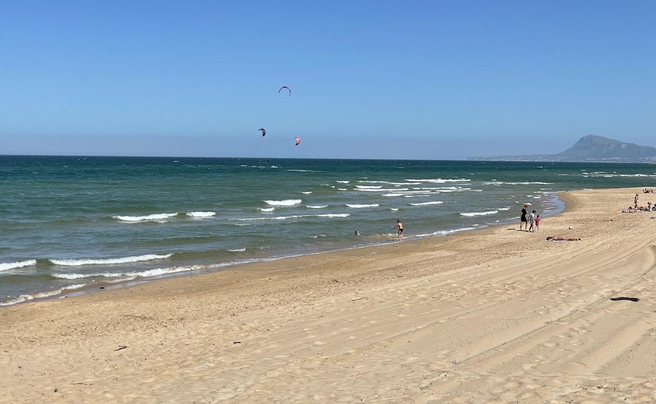 Photo de Plage des Piles avec sable lumineux de surface