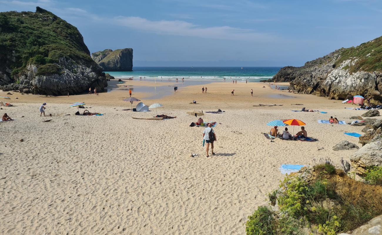 Photo de Playa San Martin avec sable fin et lumineux de surface