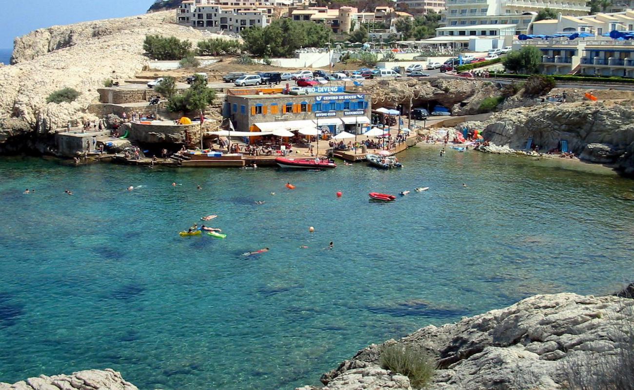 Photo de Cala Lliteras avec petits galets gris de surface