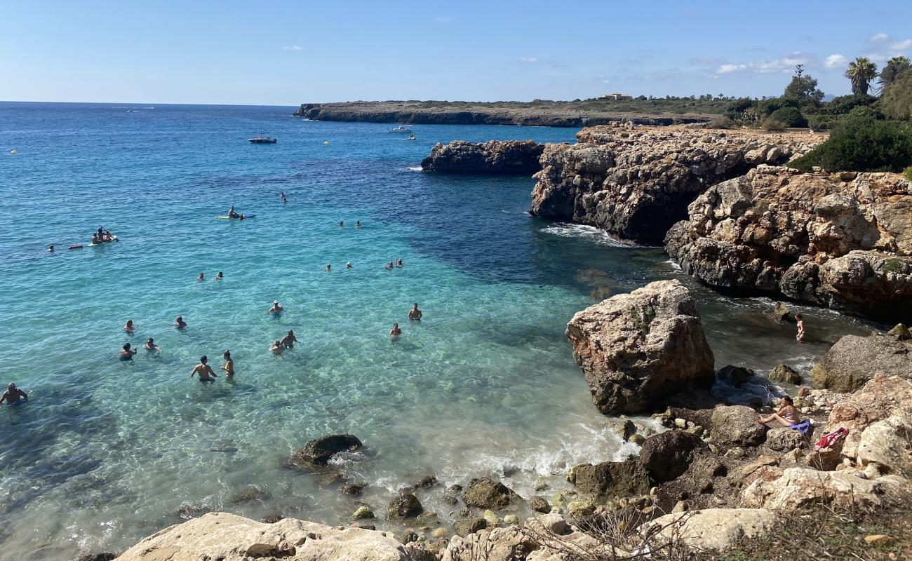 Photo de Cala Morlanda avec terrain rocheux de surface