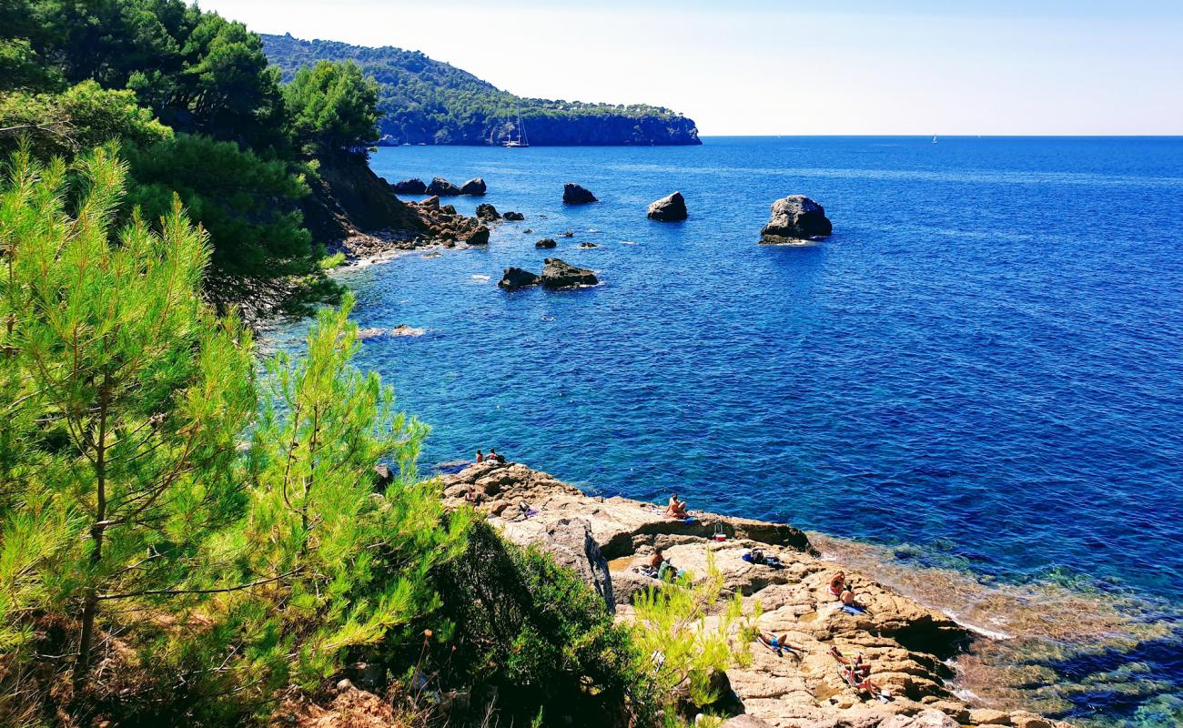 Photo de Playa Es Canyaret avec terrain rocheux de surface