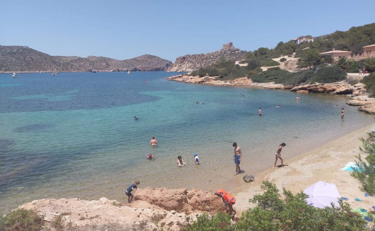 Photo de Playa Sa Plageta avec sable beige de surface
