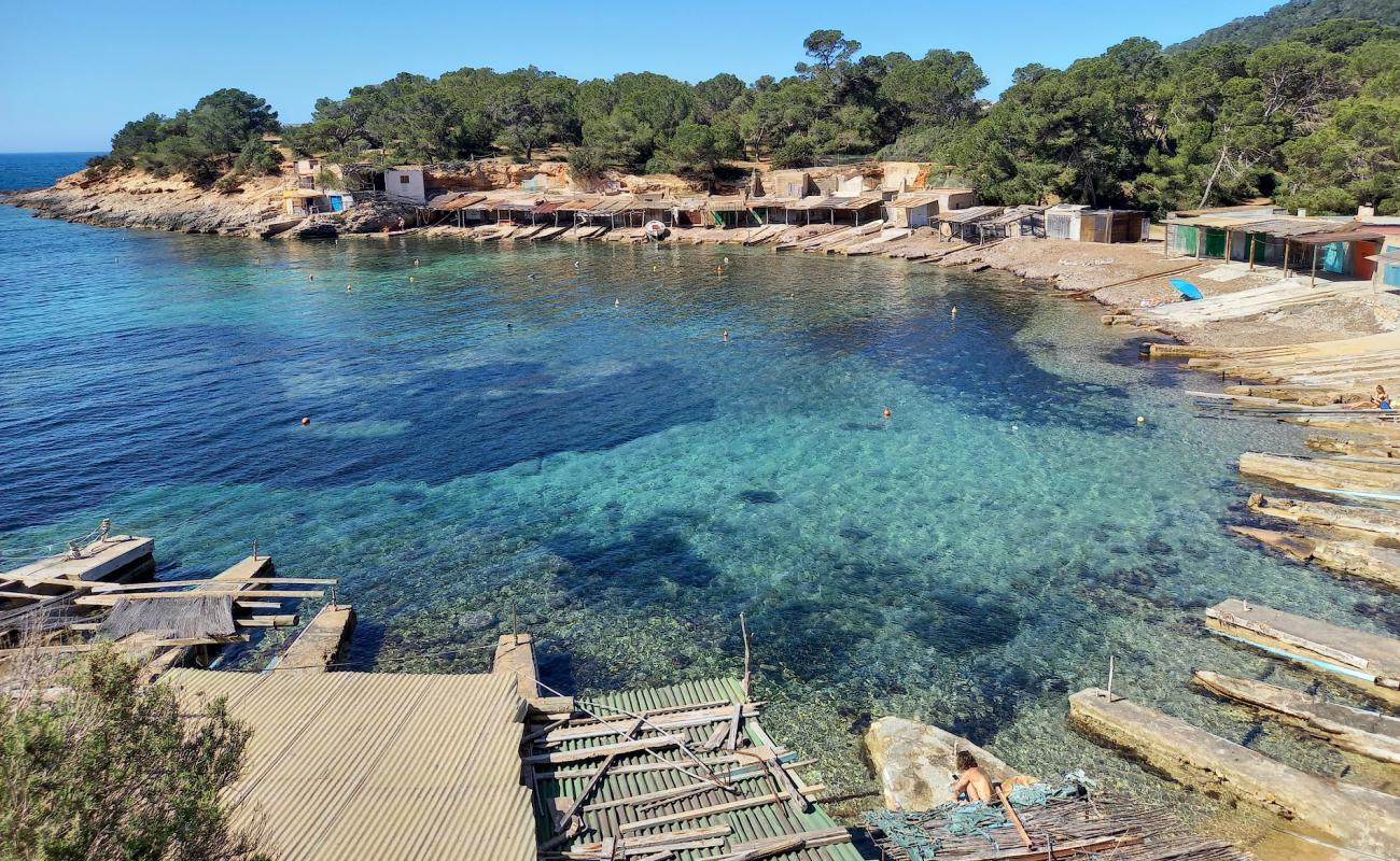 Photo de Playa Sa Caleta avec galets gris de surface