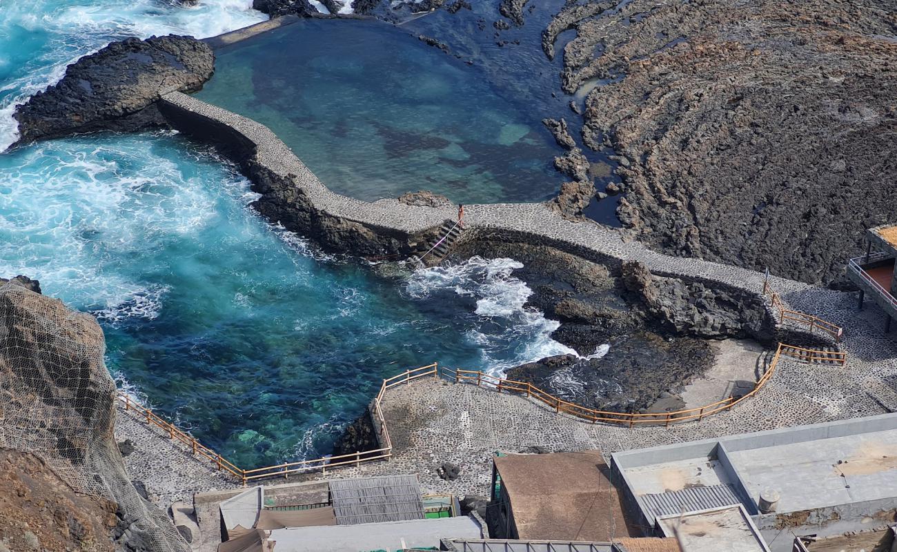 Photo de Pozo de Las Calcosas avec roches de surface