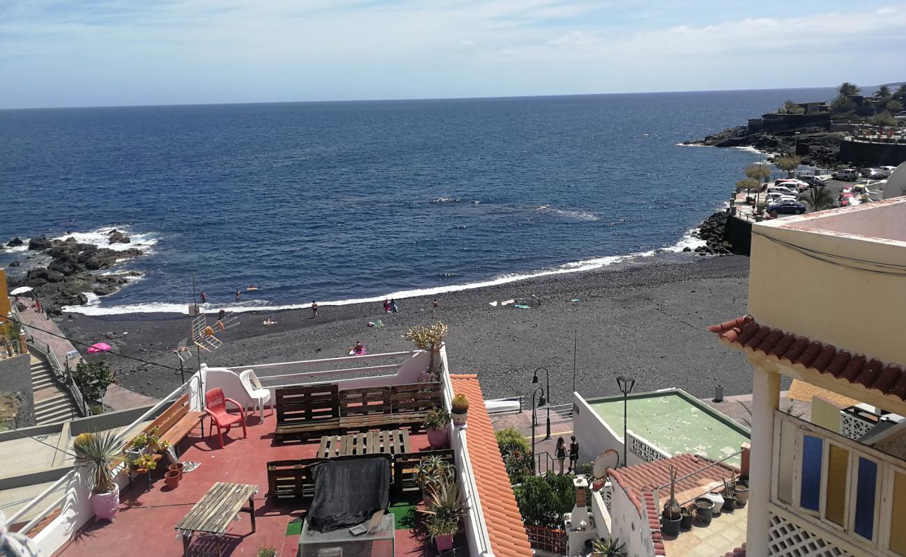 Photo de Playa de Cho Vito avec caillou gris de surface