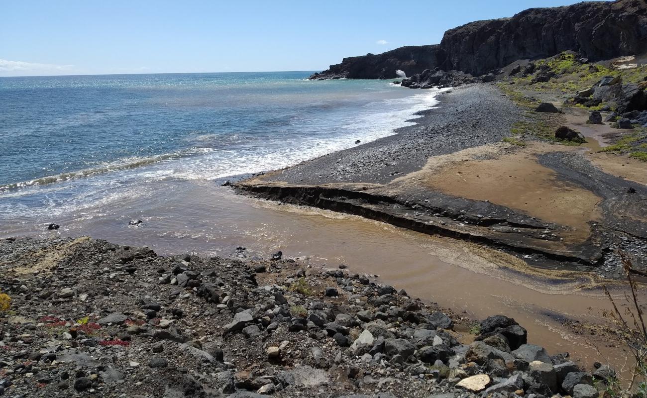 Photo de Playa de El Bonito avec roches de surface