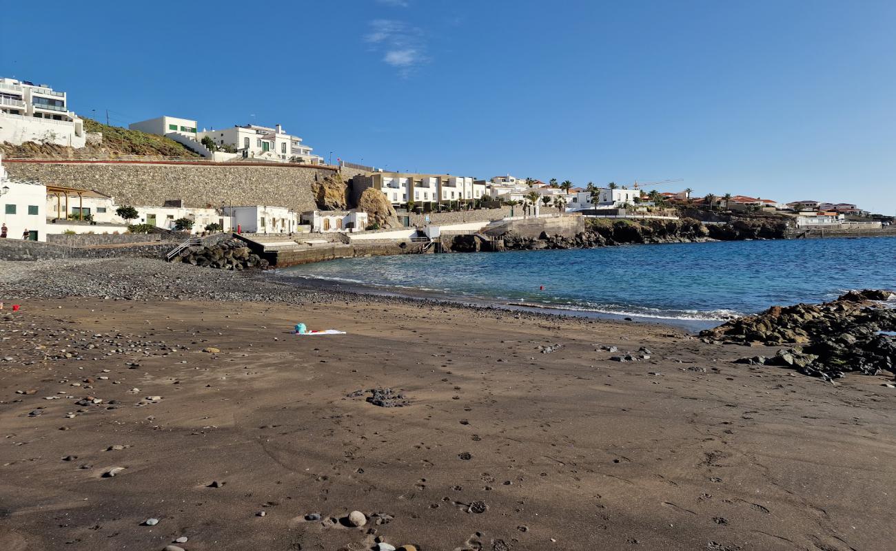Photo de Playa de Poris de Abona - Zona de Bano avec sable gris & rochers de surface