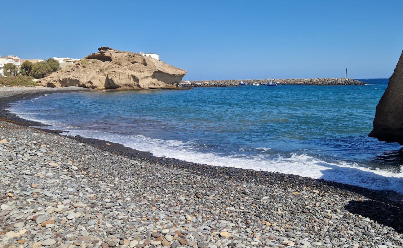 Photo de Playa de Coyado Hondo avec galets gris de surface