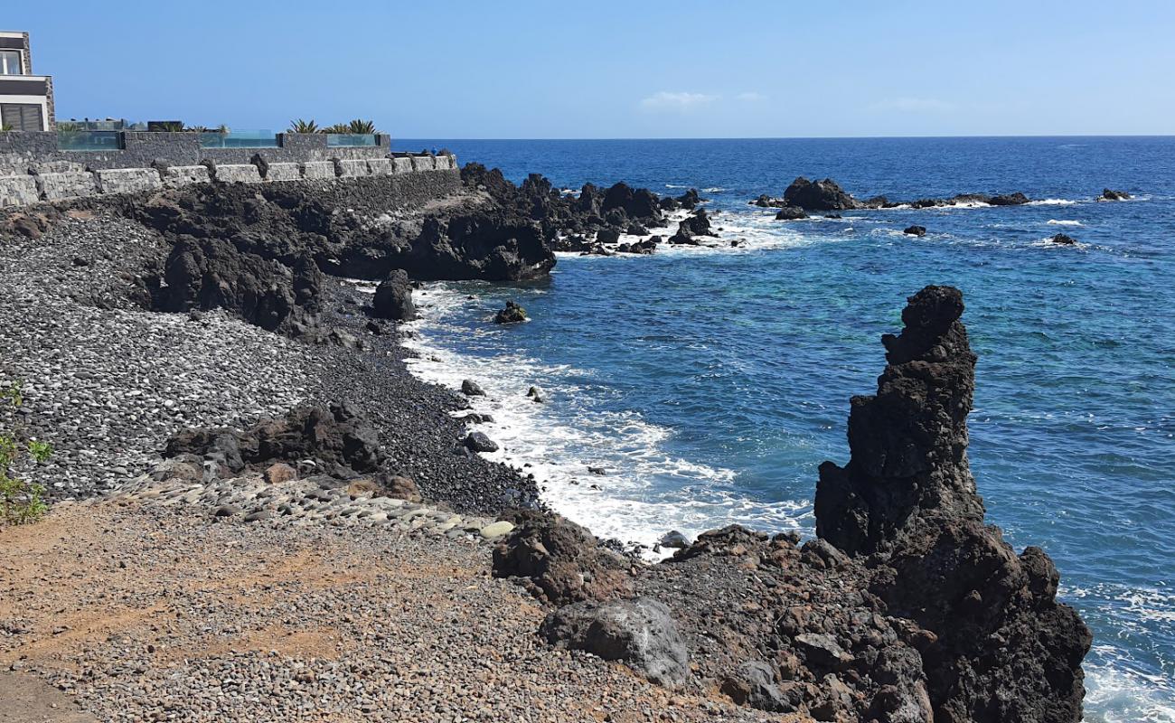 Photo de Playa de la Barrera avec caillou gris de surface