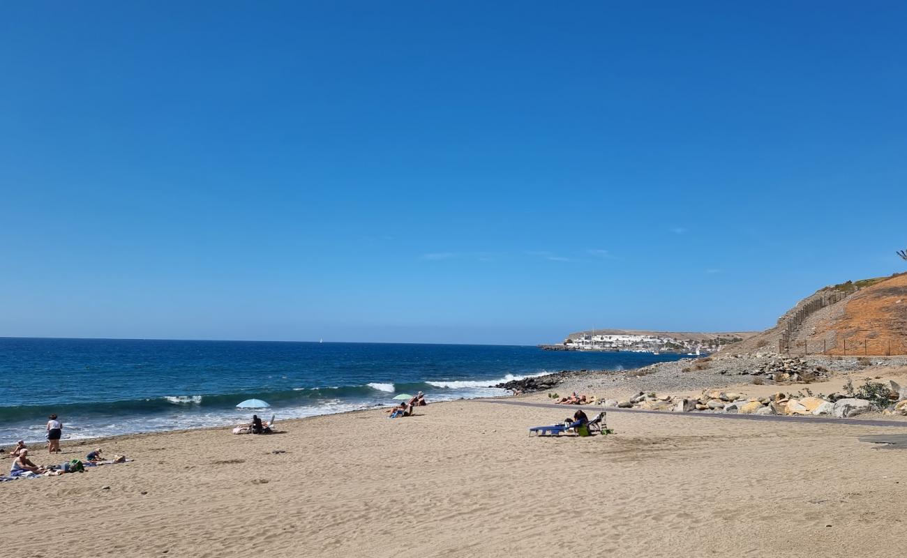 Photo de Playa de Las Mujeres avec sable gris de surface
