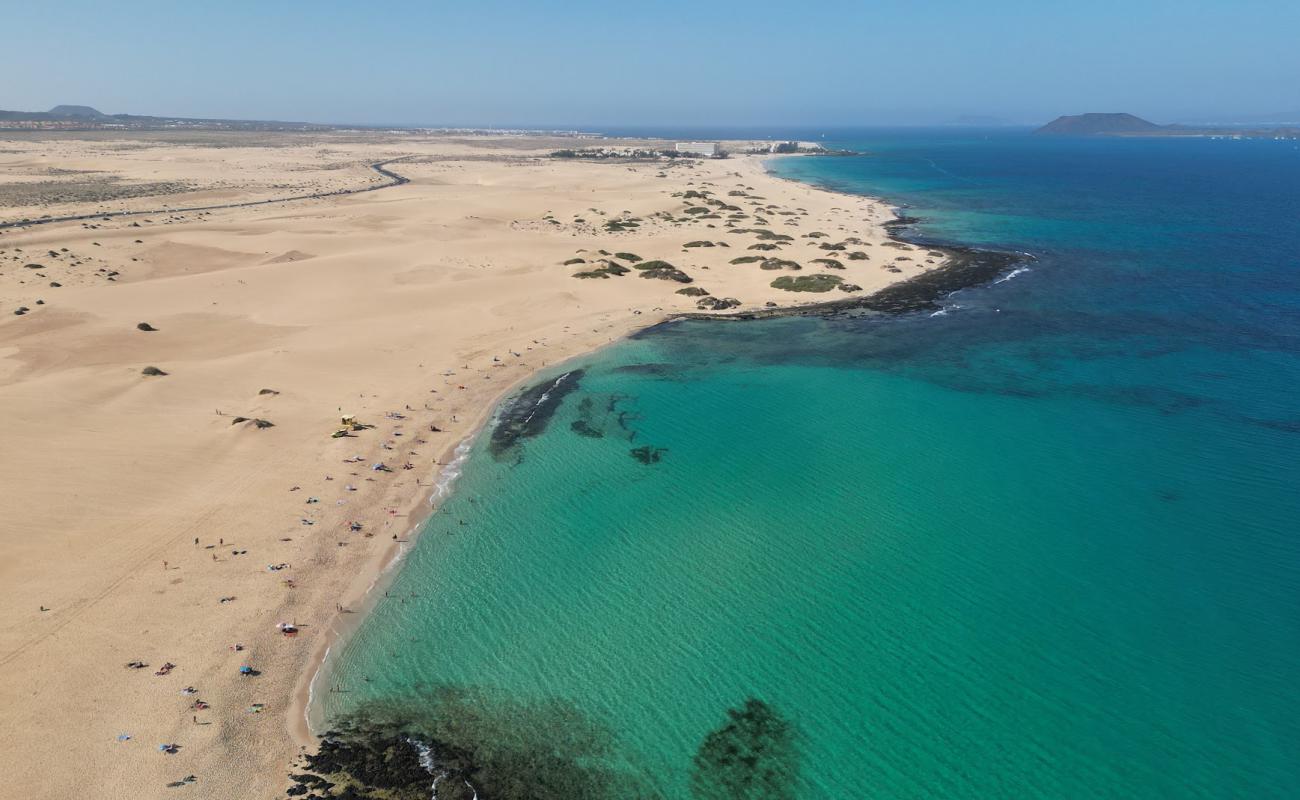 Photo de Playa del Dormidero avec sable lumineux de surface