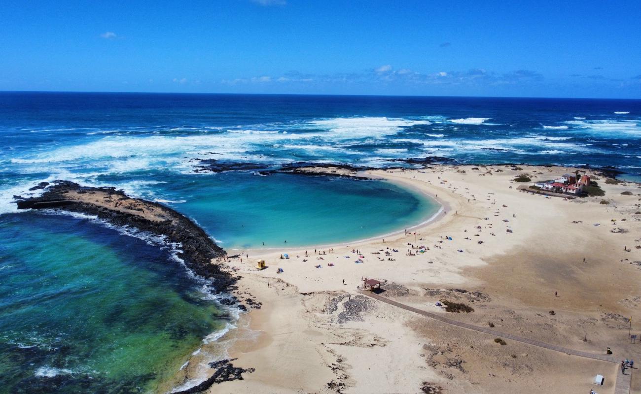 Photo de Playa La Concha avec sable lumineux de surface