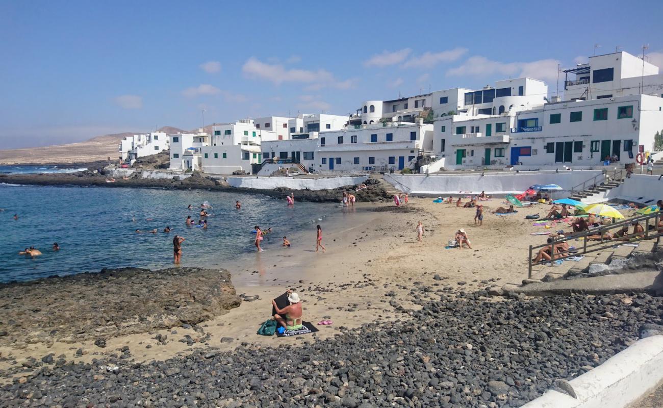 Photo de Playa de la Caleta de Caballo avec sable beige de surface