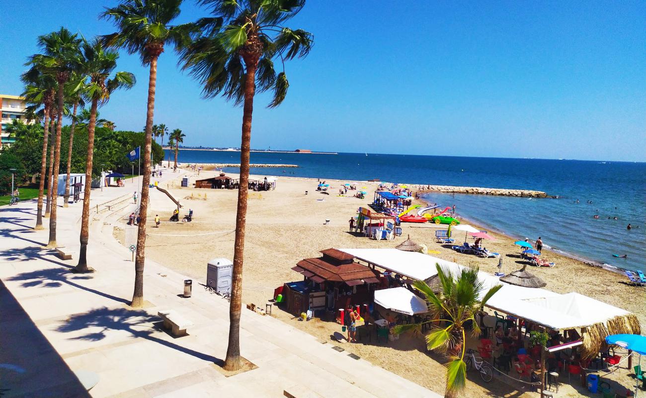 Photo de Platja De La Senieta avec sable beige de surface