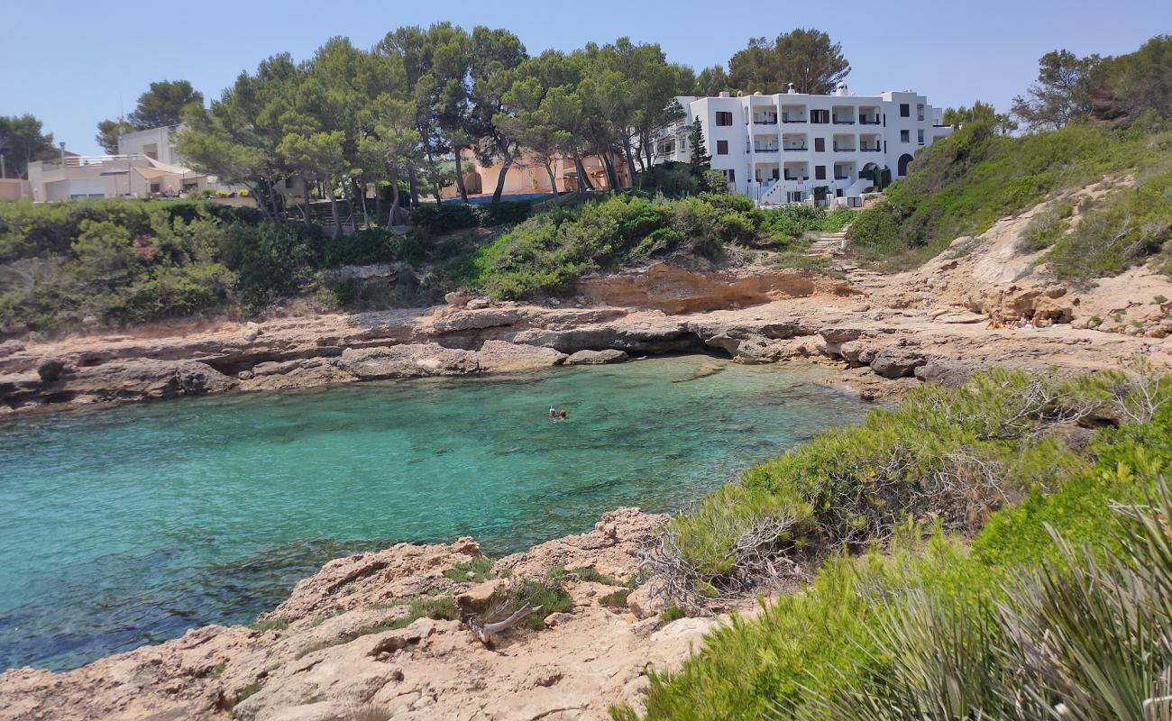 Photo de Cala Mosques avec terrain rocheux de surface