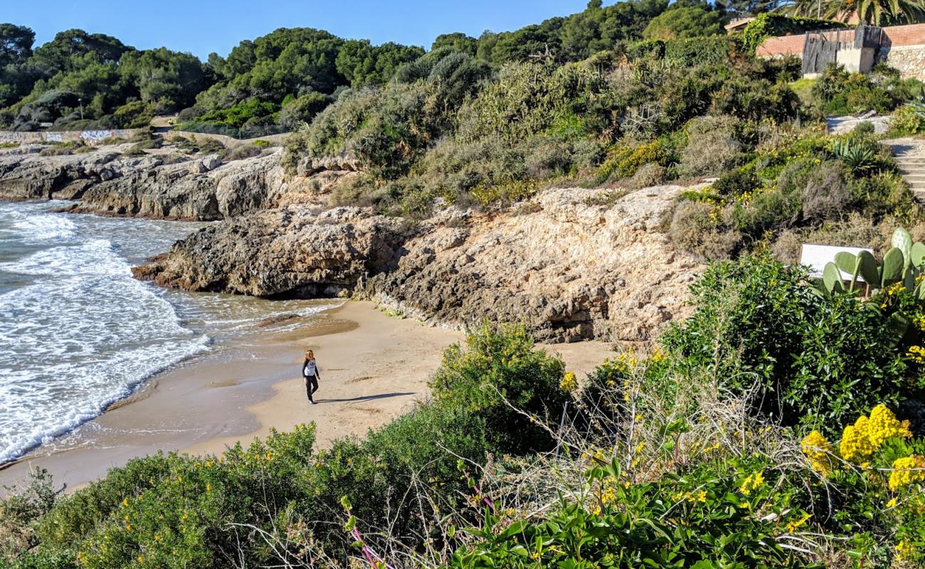 Photo de Playa De los Cossis avec sable beige de surface