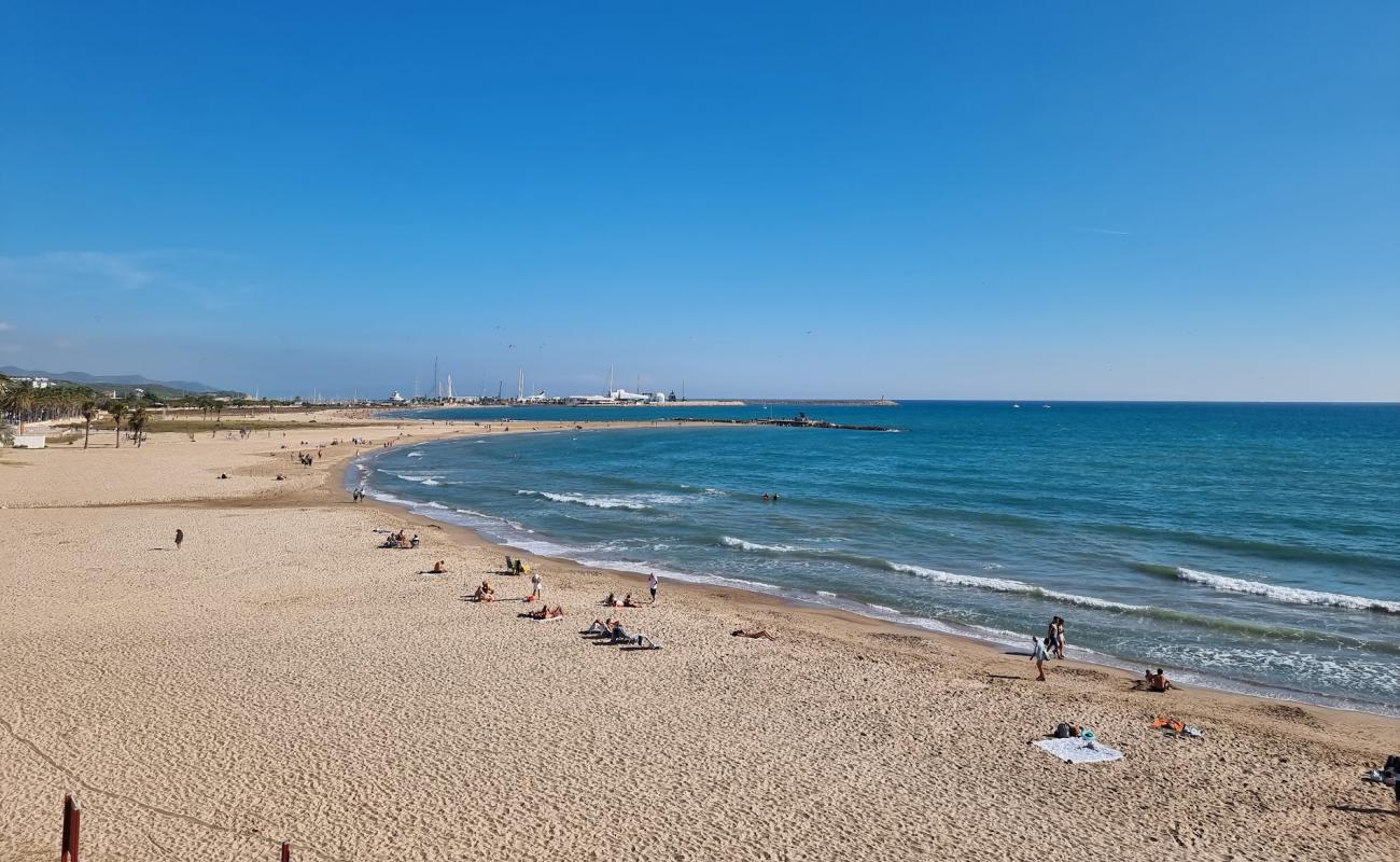Photo de Platja de Ribes Roges avec sable beige de surface