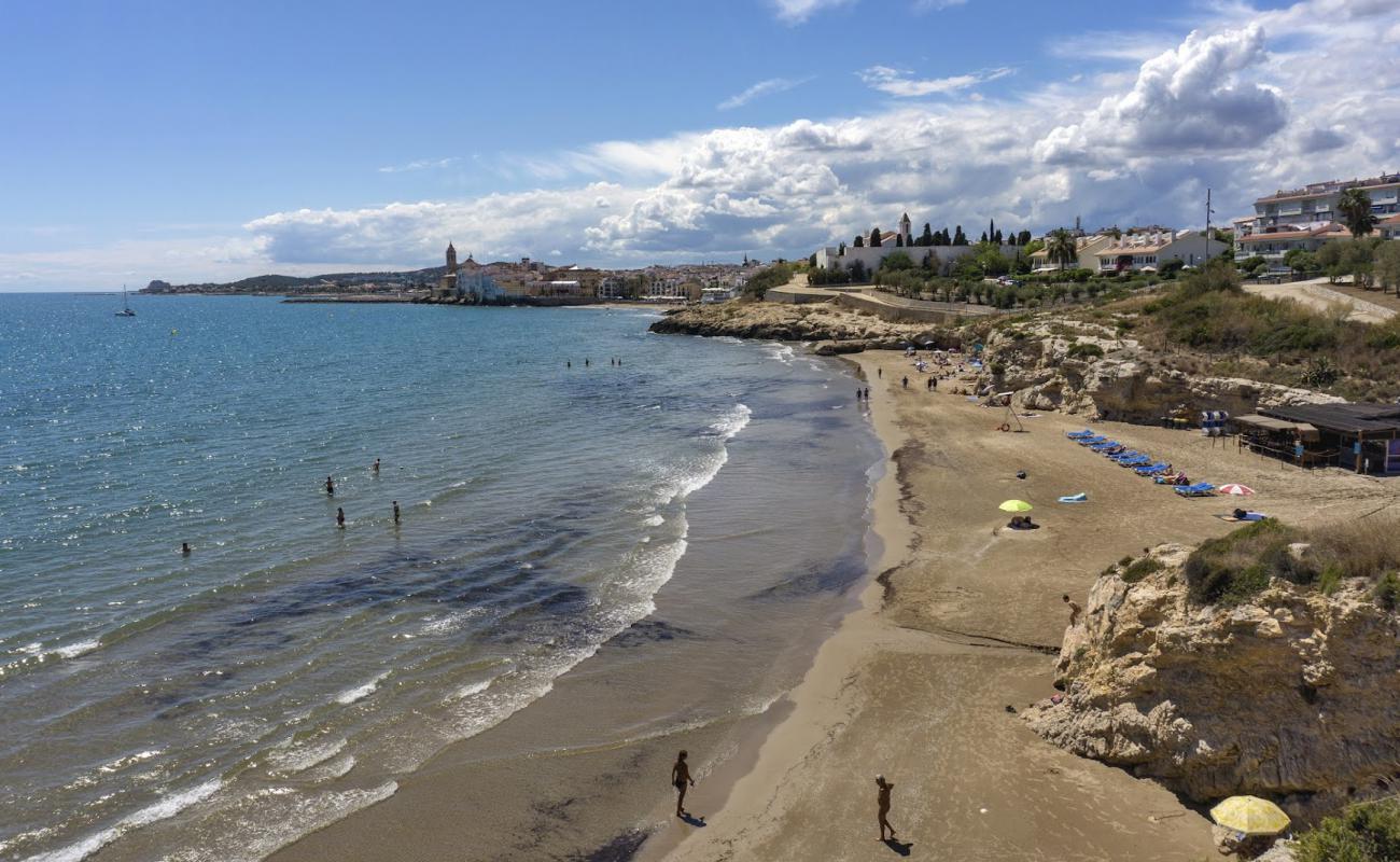 Photo de Platja dels Balmins avec sable beige de surface