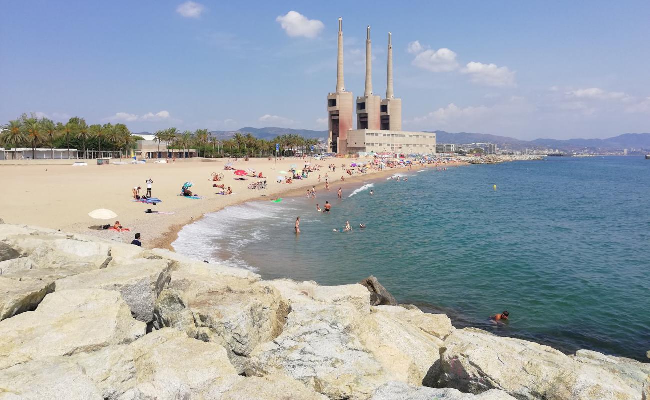 Photo de Platja del Litoral avec sable lumineux de surface