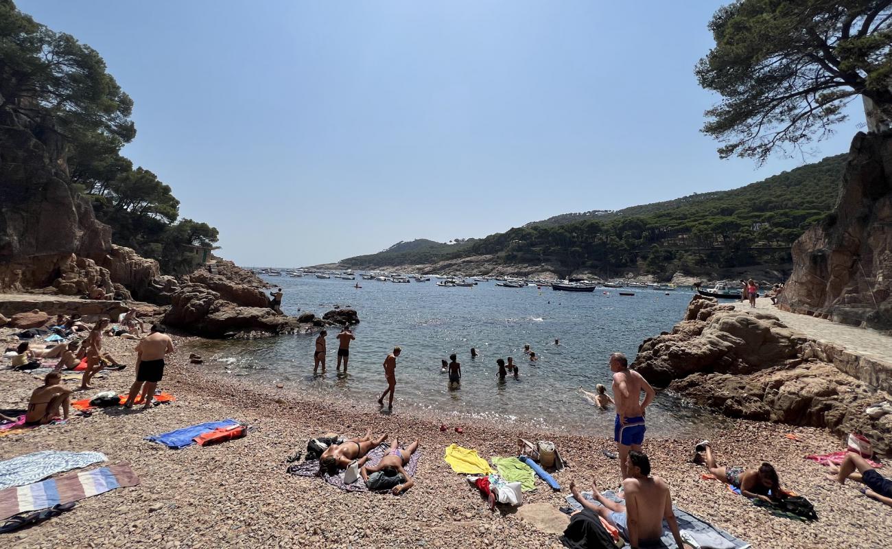 Photo de Cala Aigua Dolca avec roches de surface