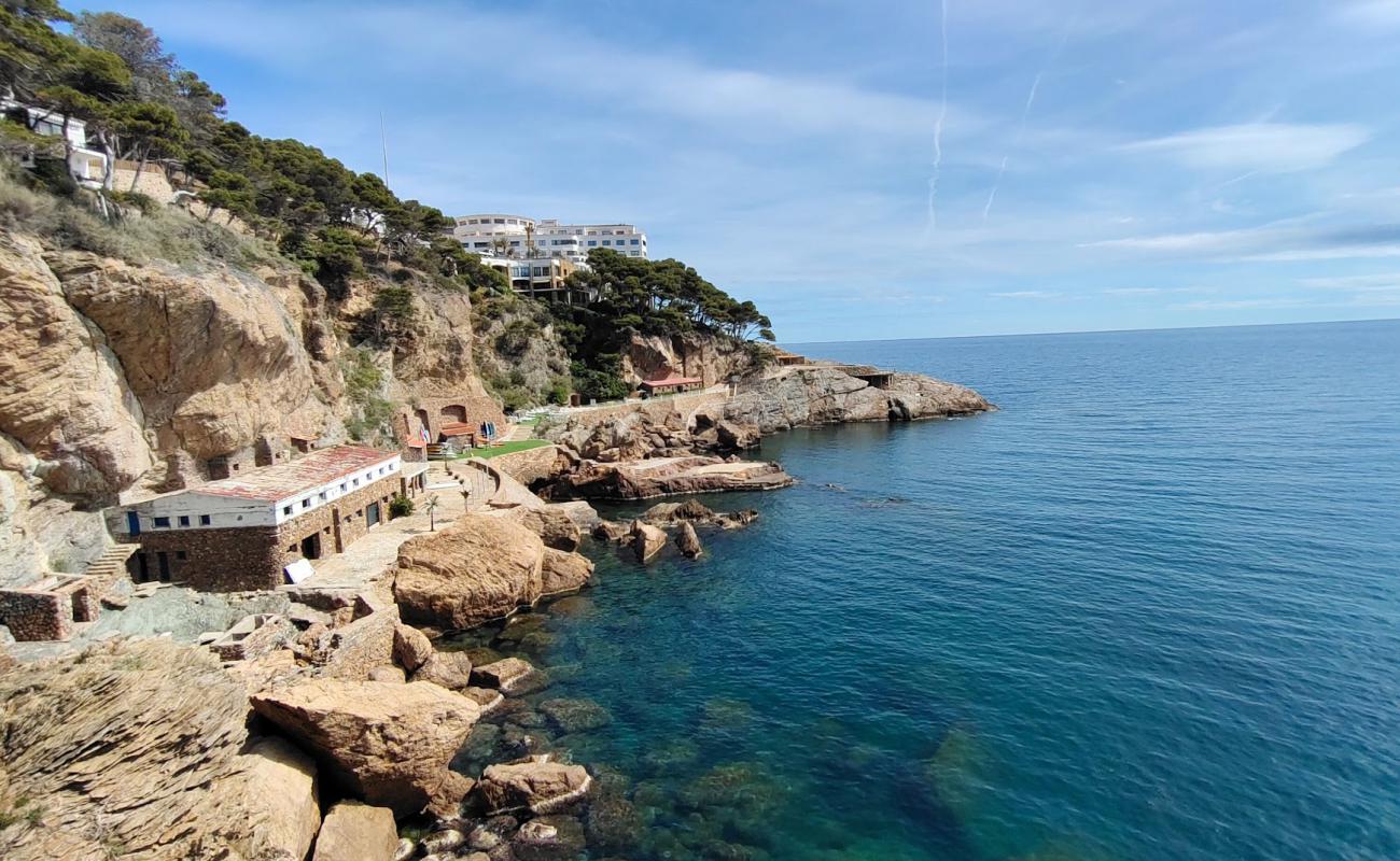 Photo de Platja de la Cap Sa Sal avec béton de surface