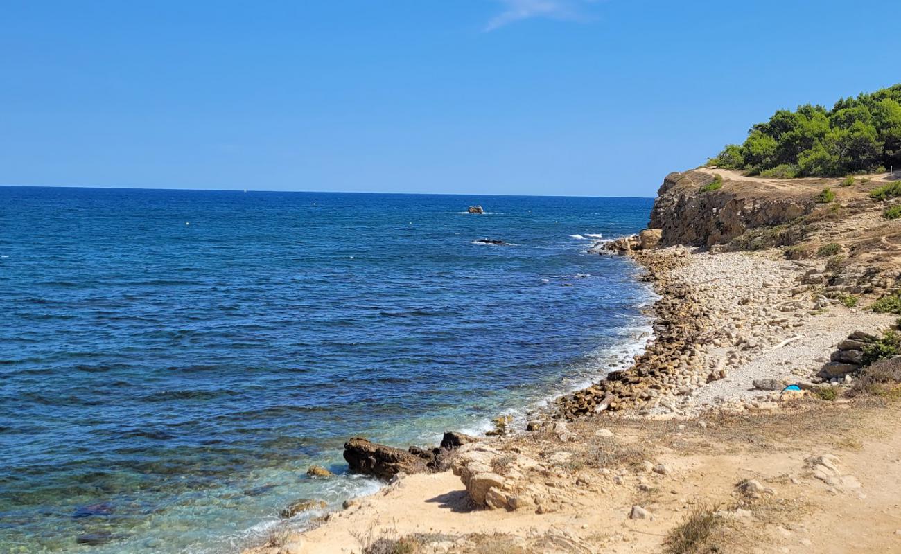 Photo de Platja del Bol Roig avec terrain rocheux de surface