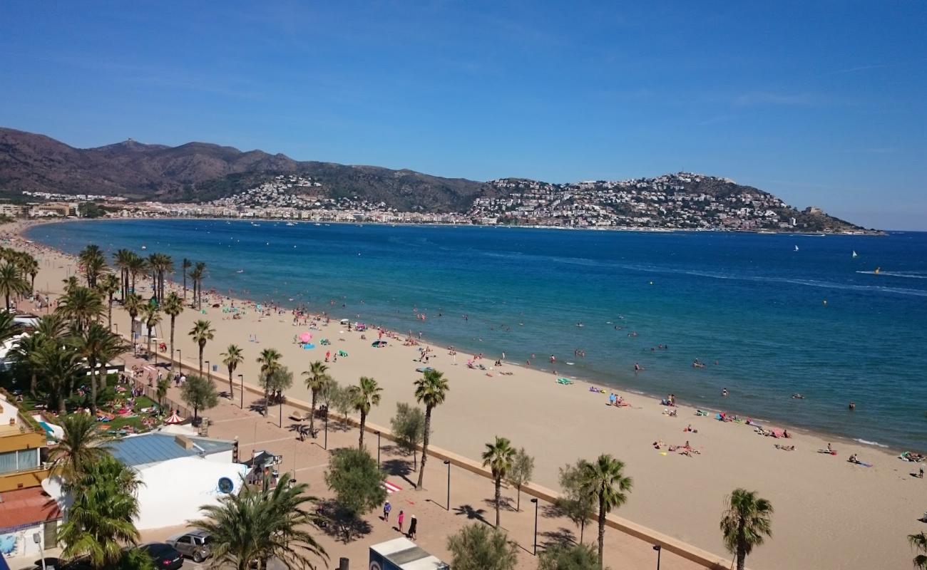 Photo de Platja de Santa Margarida avec sable beige de surface