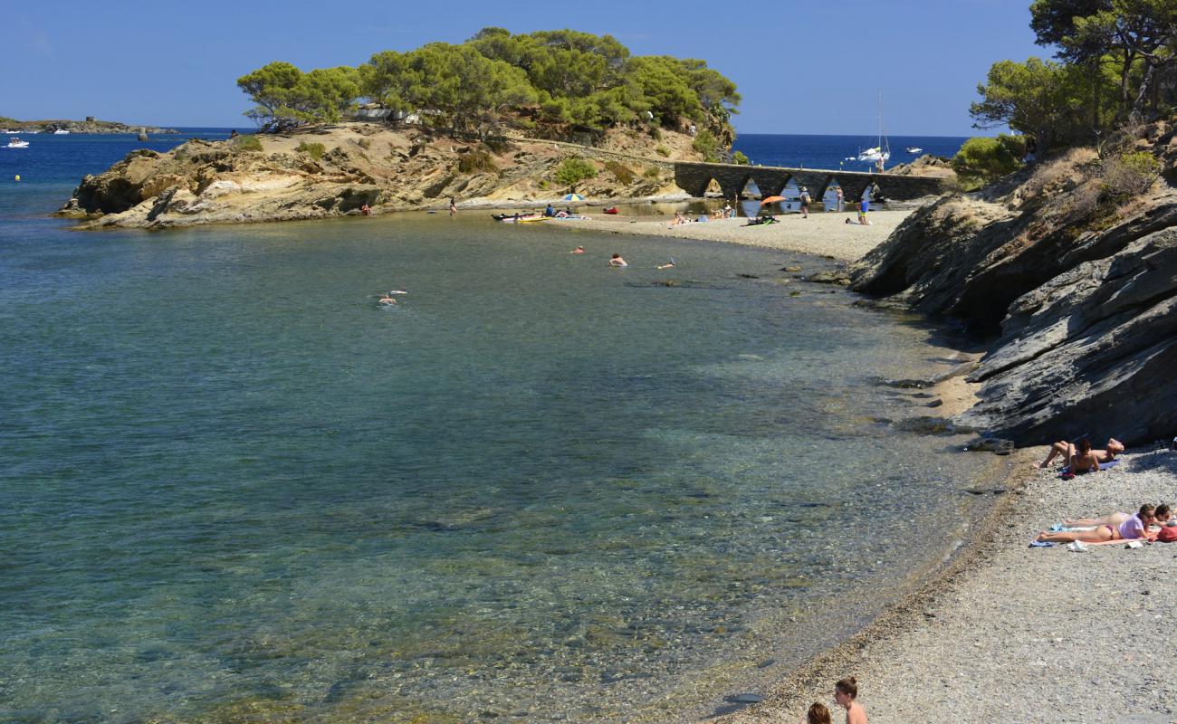 Photo de Platja des Sortell avec caillou gris de surface