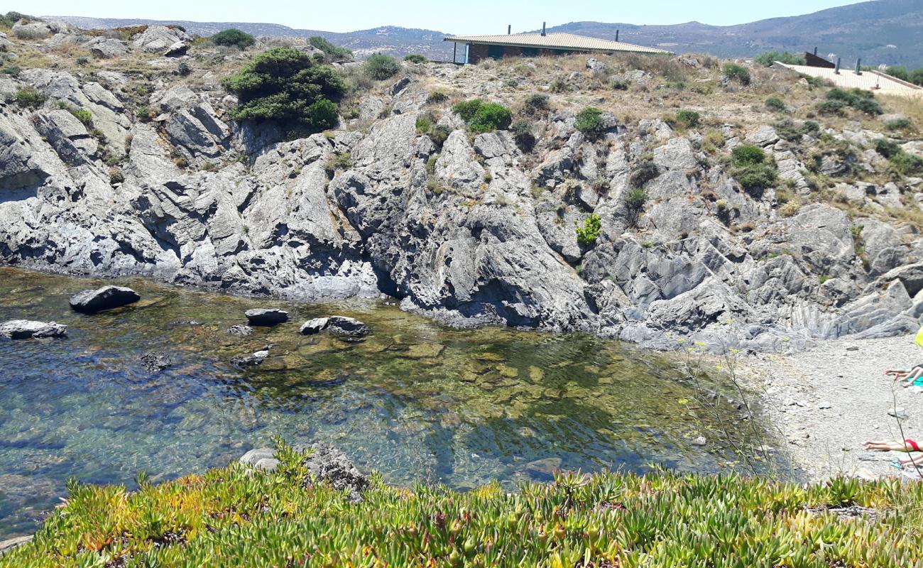 Photo de Raco d'en Senes Platja avec terrain rocheux de surface