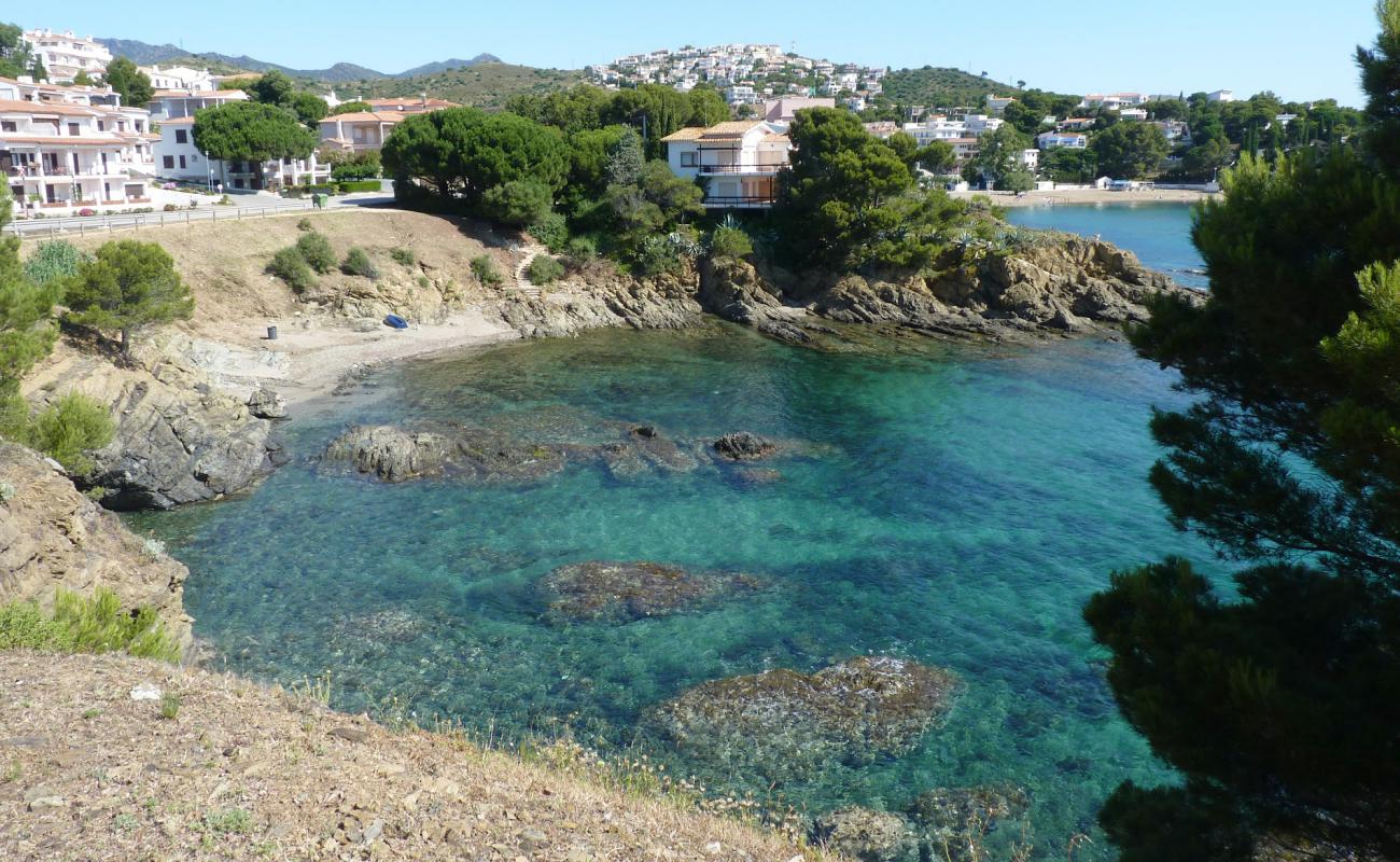 Photo de Cala De L'Alguer avec sable beige de surface