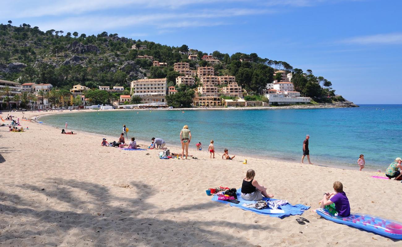 Photo de Platja den Repic avec sable beige de surface
