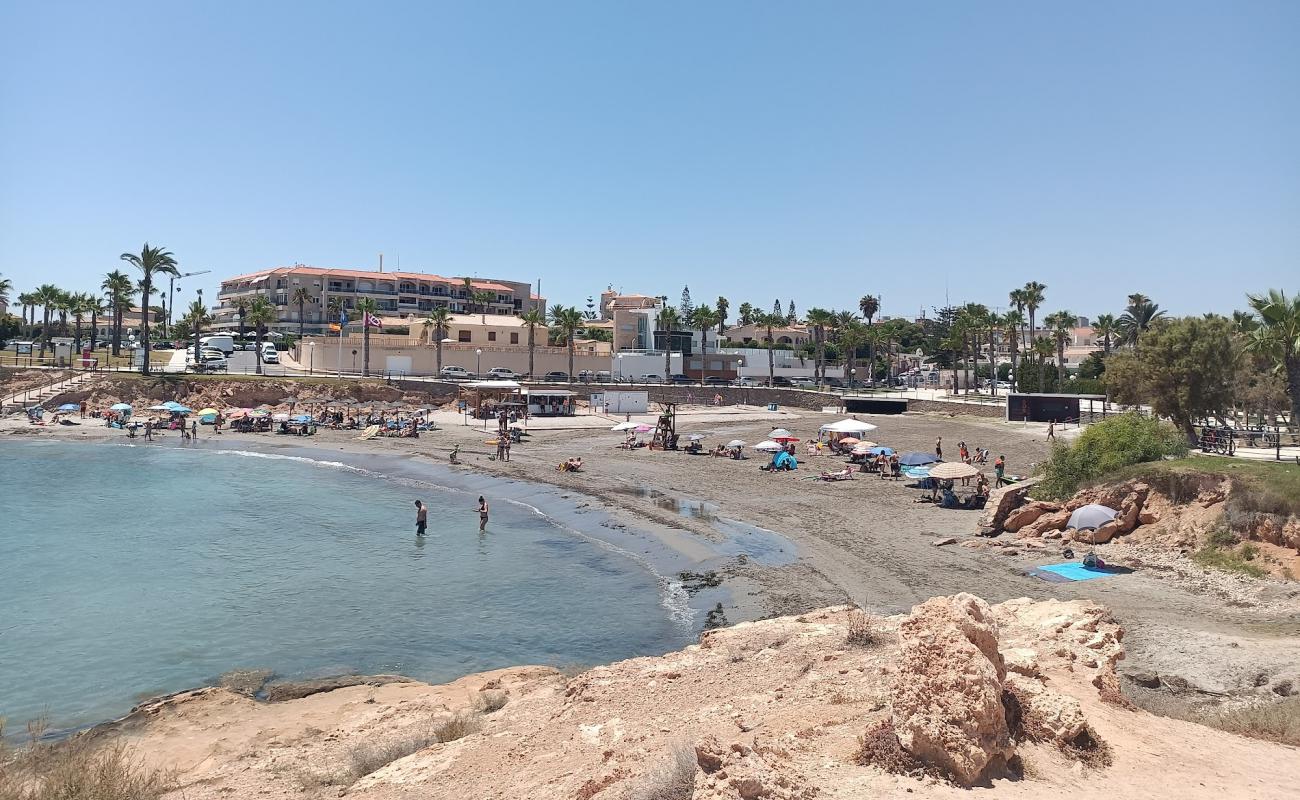 Photo de Playa de Cala Mosca avec sable gris de surface