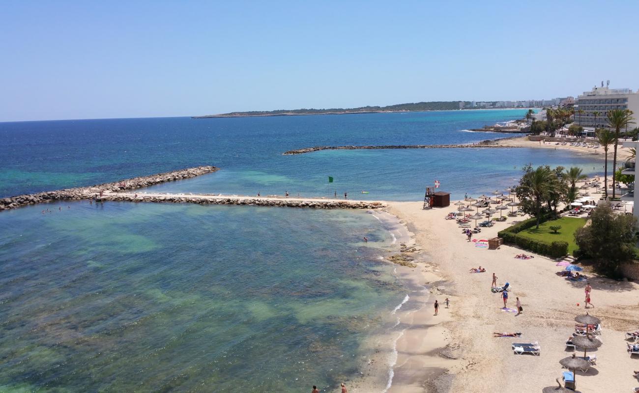 Photo de Cala Bona avec sable beige de surface