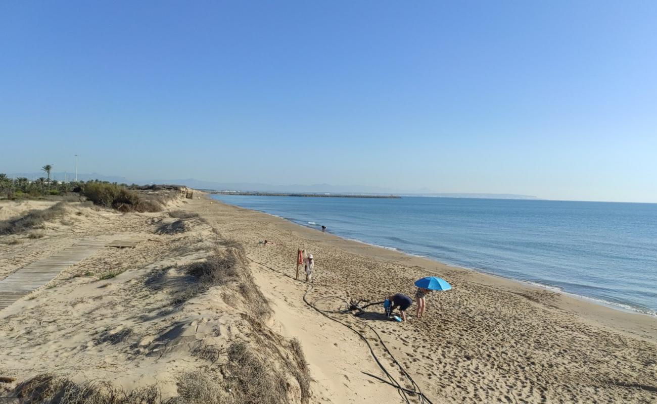 Photo de Playa Los Viveros avec sable lumineux de surface