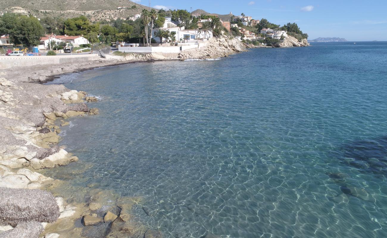 Photo de Cala Piteres avec roches de surface