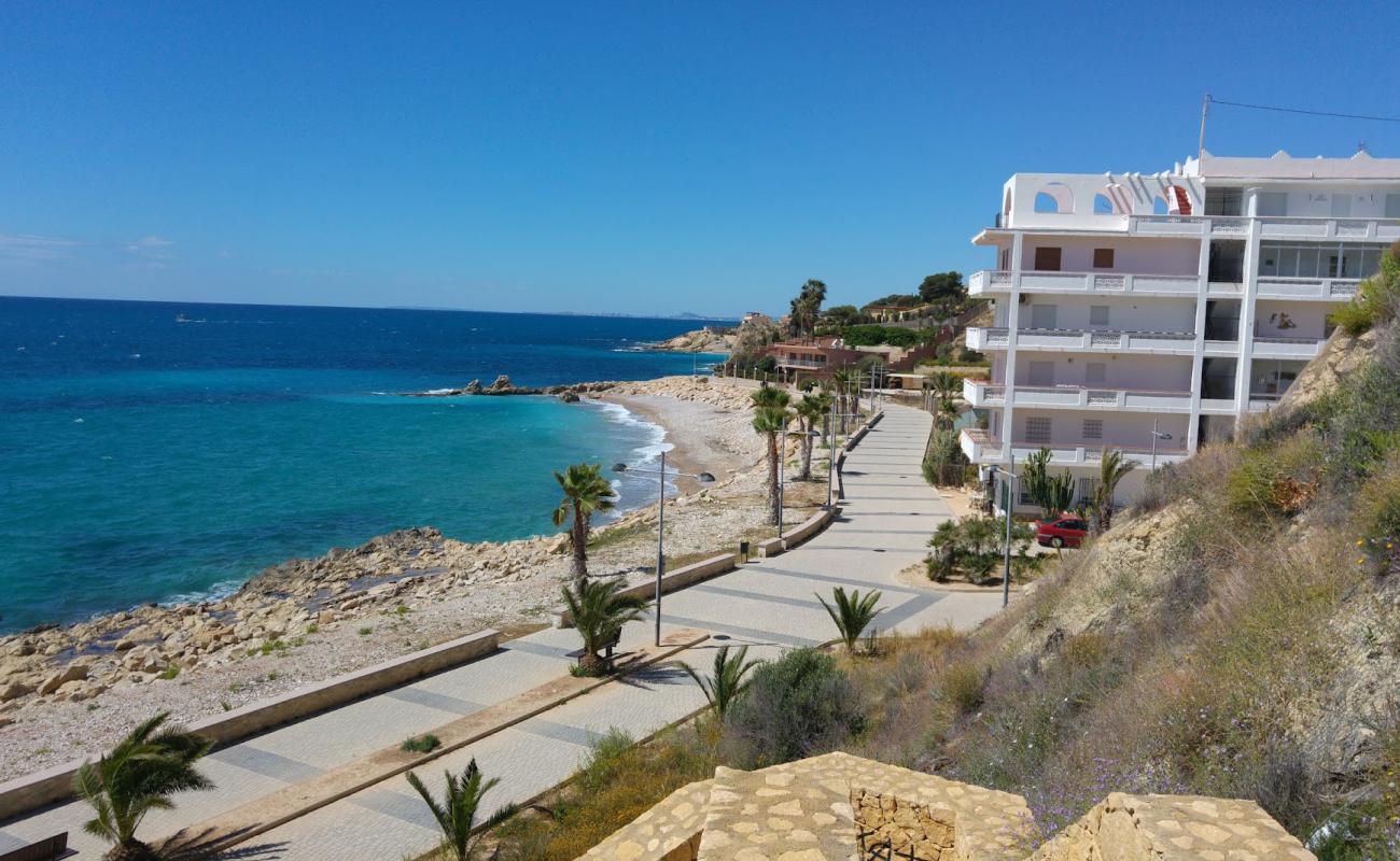 Photo de Platja El Tio Roig avec sable gris avec caillou de surface