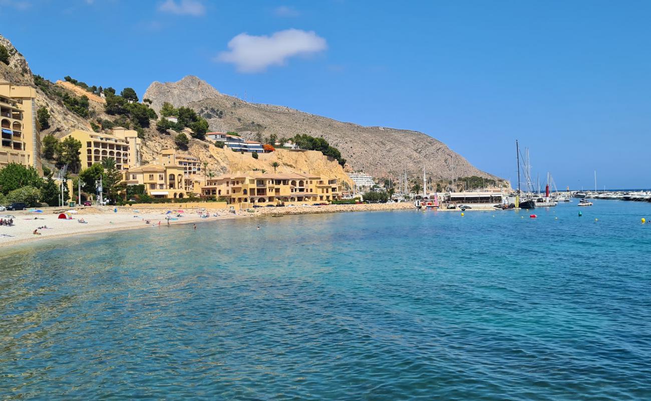 Photo de Playa Mascarat. Altea avec galets beige de surface