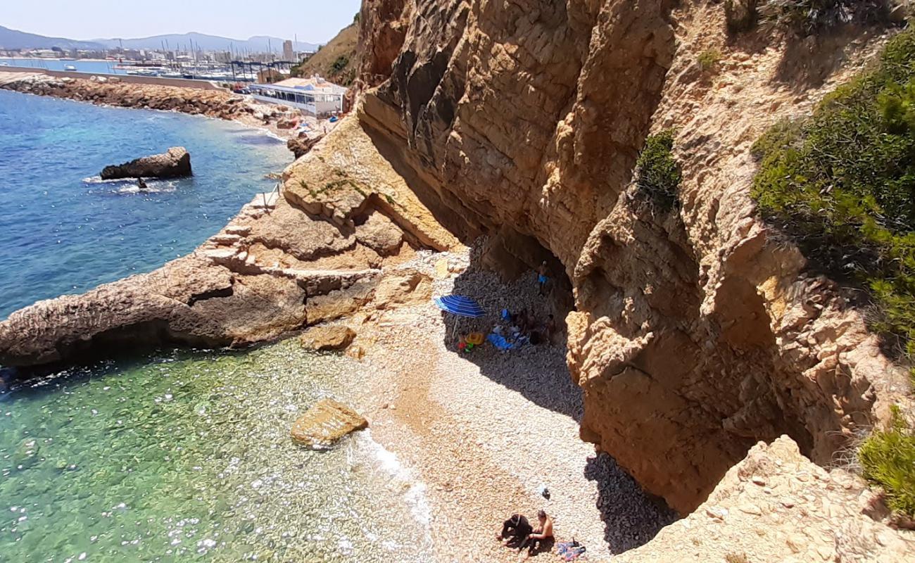 Photo de Platja del Pope avec roches de surface